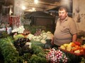 V gruzínské kuchyni jsou výborná zeleninová jídla, tržiště Tbilisi, Gruzie